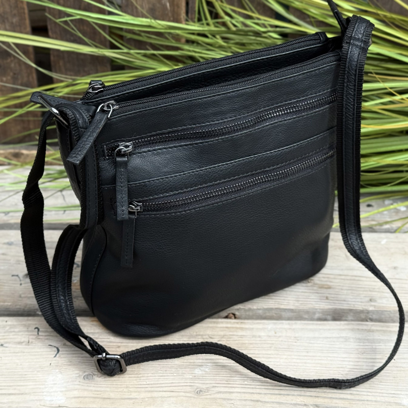 Louise skuldertaske i blød sort bøffel - Leather design - Freja skind