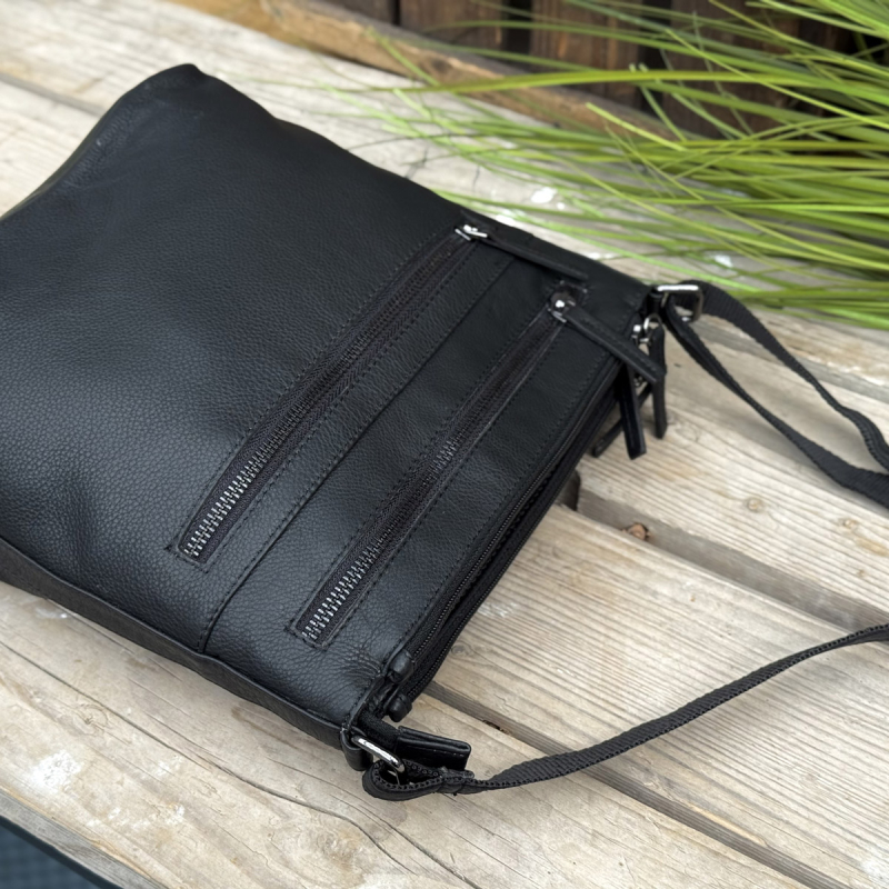 Louise skuldertaske i blød sort bøffel - Leather design - Freja skind