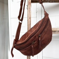 Maiken bumbag i blød lammeskind - cognac farvet - Freja skind