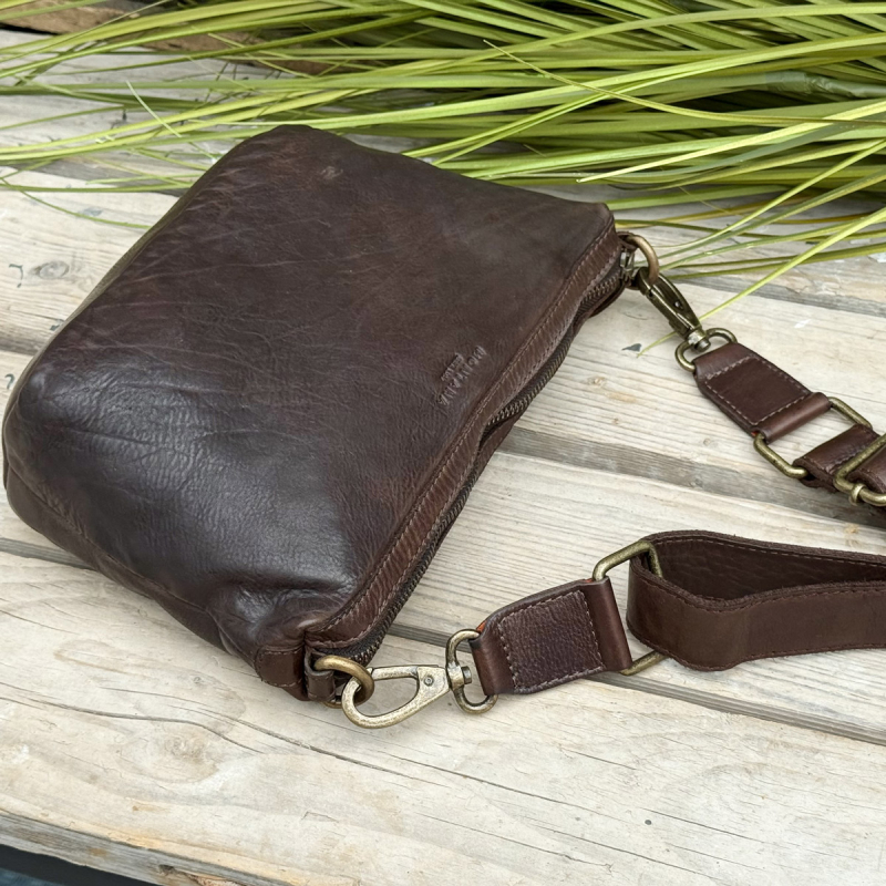 Brun Vona crossbody taske fra Montana - Blød bøffellæder