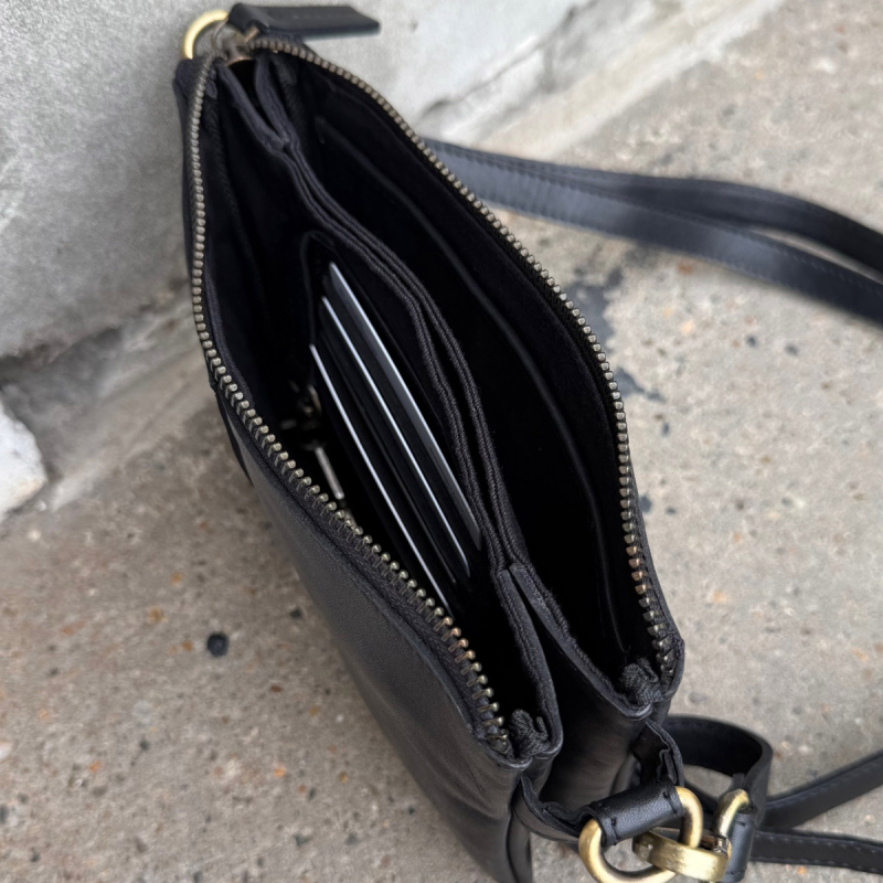 Bellano crossbody taske i sort bøffellæder - Montana - Freja skind
