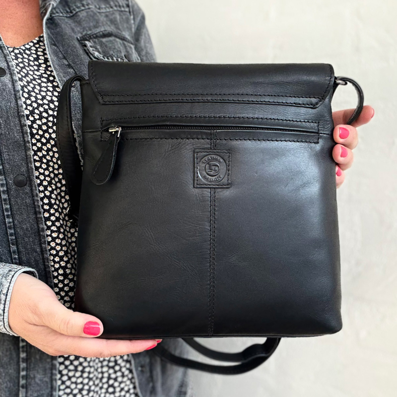 Sort Luciana skuldertaske med klap - bøffellæder - Leather design