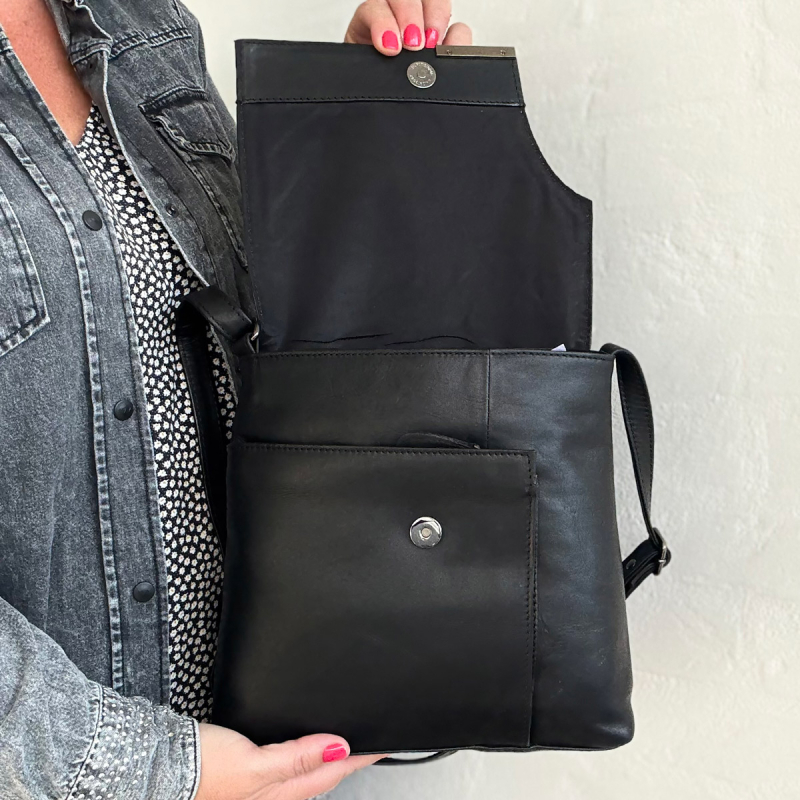 Sort Luciana skuldertaske med klap - bøffellæder - Leather design