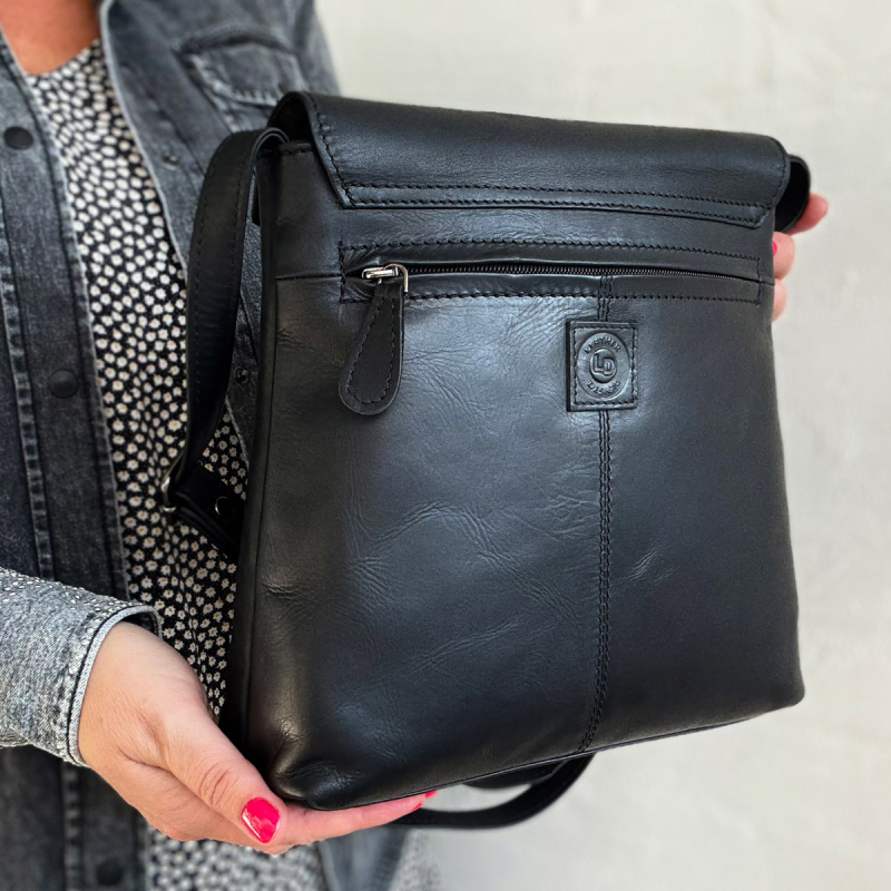 Sort Luciana skuldertaske med klap - bøffellæder - Leather design