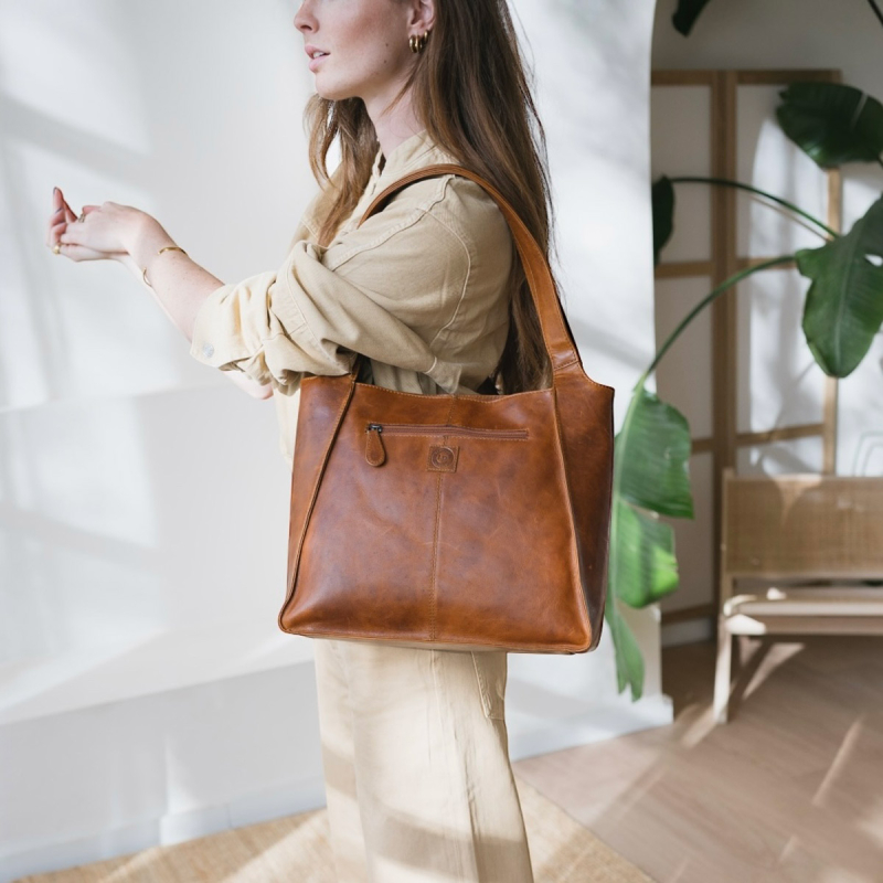 Elly shopper med avtagbar rem - Patinerat cognacsfärgat läder - Leather Design