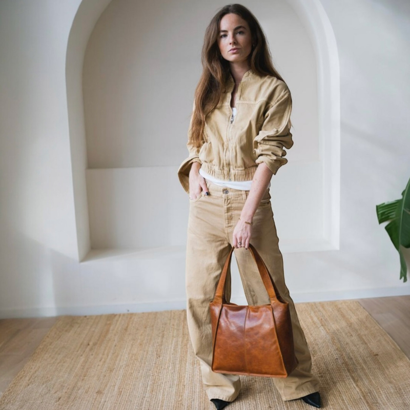 Elly shopper med avtagbar rem - Patinerat cognacsfärgat läder - Leather Design