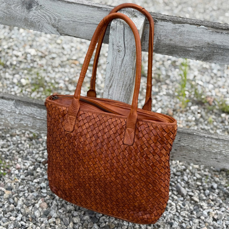 Carbella axelväska med flätning - Vacker cognac läder - Montana