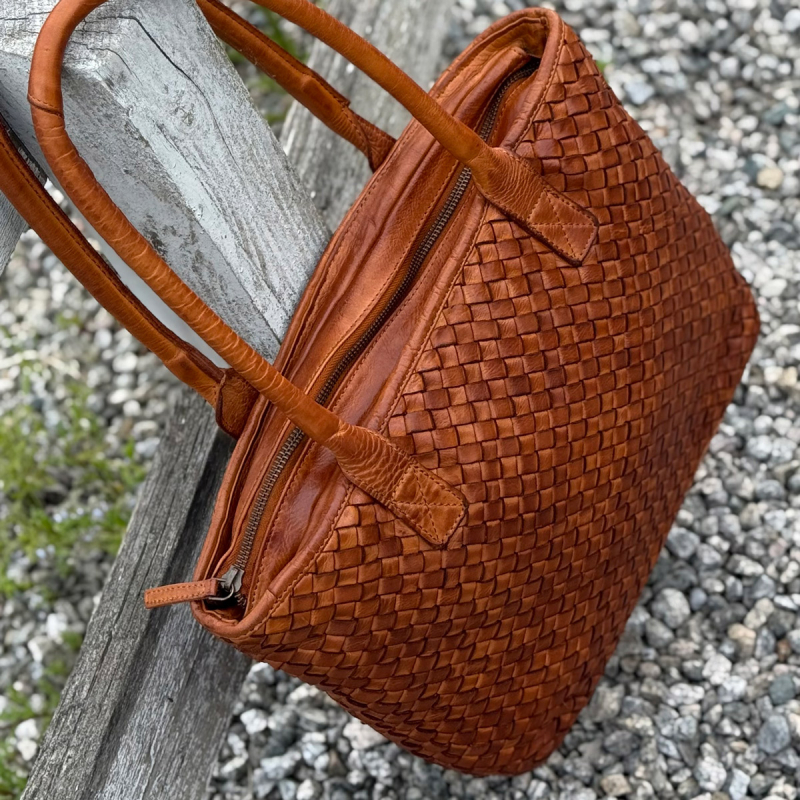 Carbella axelväska med flätning - Vacker cognac läder - Montana