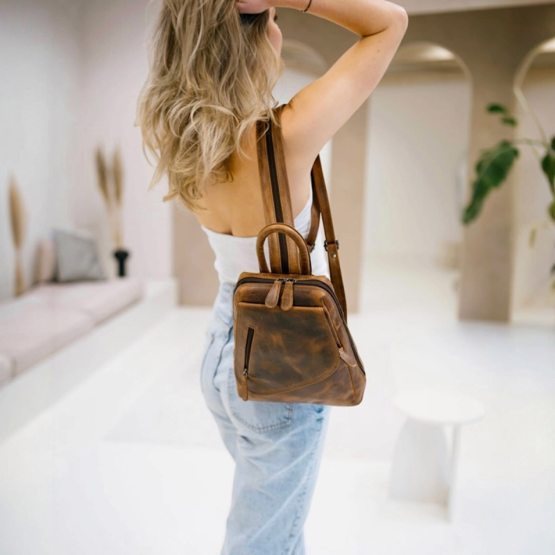 Naima rygsæk - Hunter brun læder fra Leather design - Freja skind - UR 1147 H