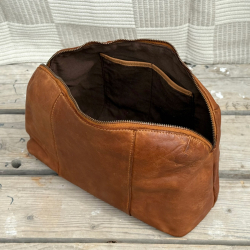 Eden toilettaske i blød bøffelskind - Rummelig model