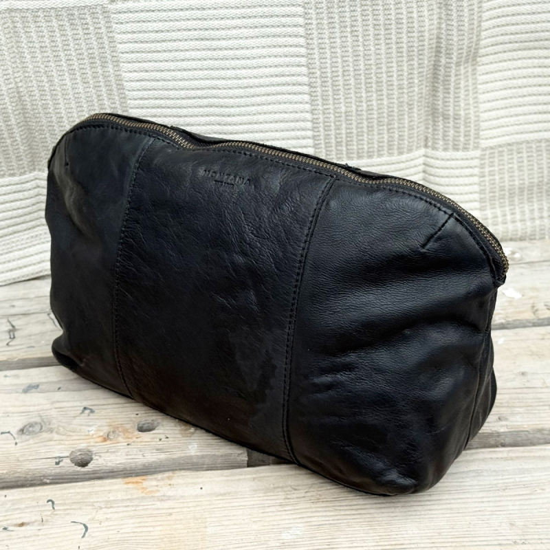 Sort Eden toilettaske i blød bøffelskind - Montana