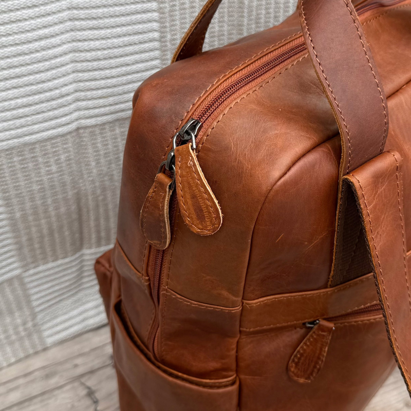 Rotterdam ryggsäck i cognac buffelläder - Pc fack - Leather design