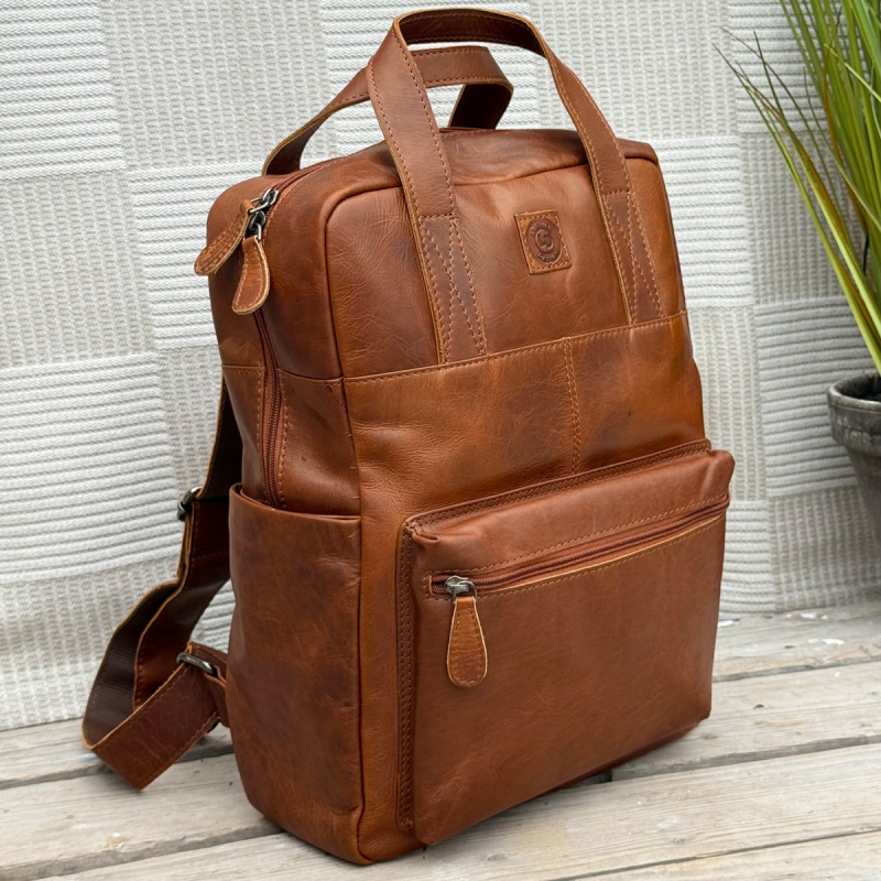 Rotterdam ryggsäck i cognac buffelläder - Pc fack - Leather design