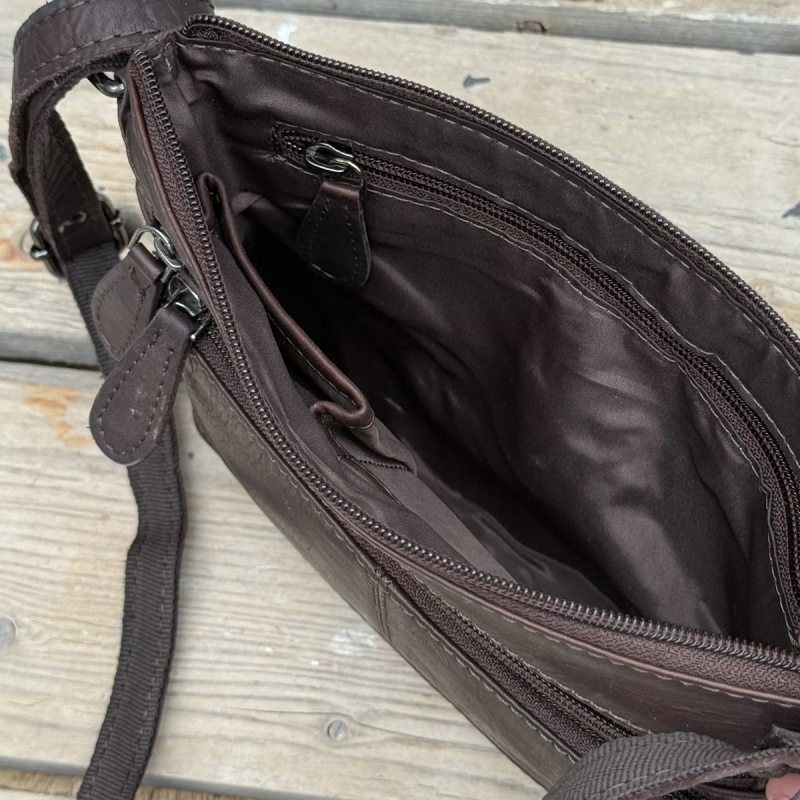 Elvira crossbody taske i mørk brun skind - Leather design