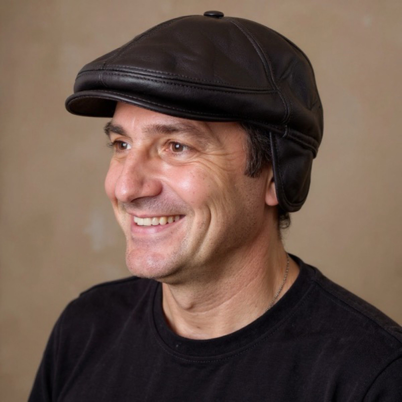 Brun sixpence med øreklapper - let vinterfoer