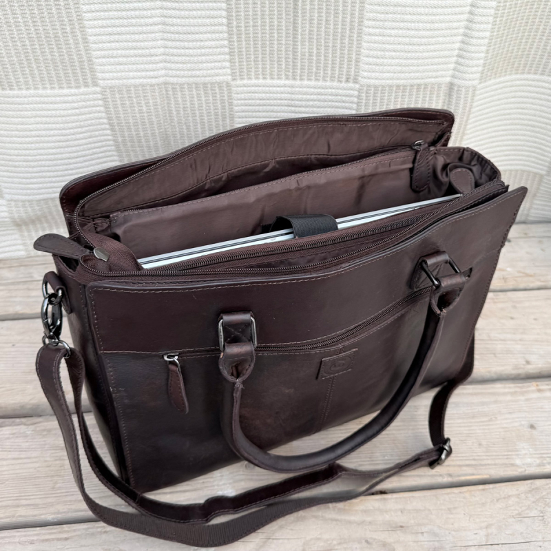 Damernas pc-väska i mörkbrunt buffelläder - För 15,6" pc - Leather design