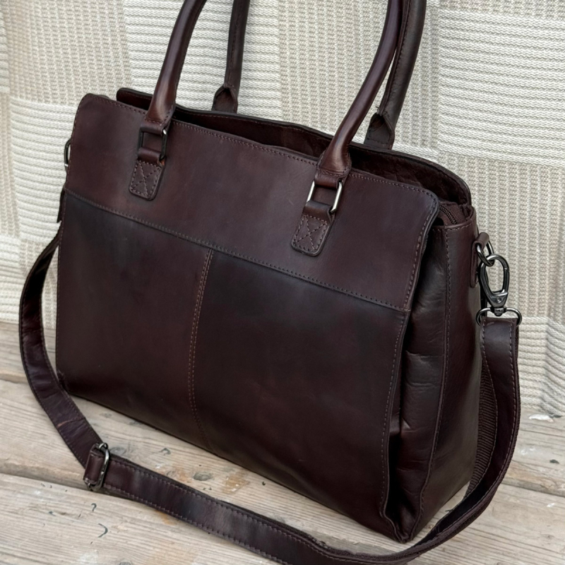 Damernas pc-väska i mörkbrunt buffelläder - För 15,6" pc - Leather design