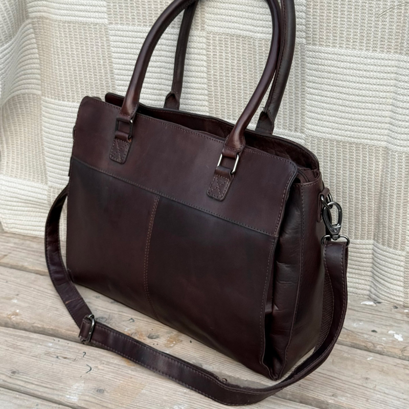 Damernas pc-väska i mörkbrunt buffelläder - För 15,6" pc - Leather design