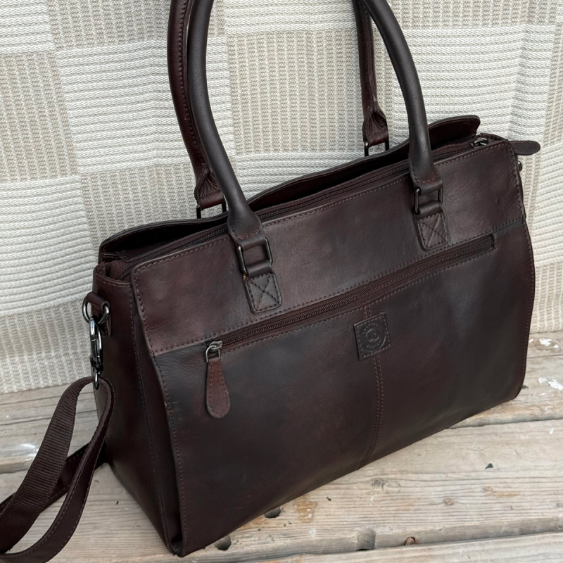Damernas pc-väska i mörkbrunt buffelläder - För 15,6" pc - Leather design