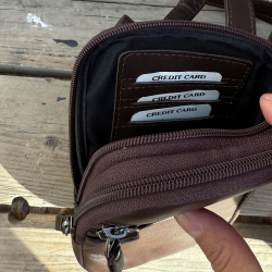 City skuldertaske - Perfekt str til mobil, pas mm - sort el.cognac skind - Freja skind