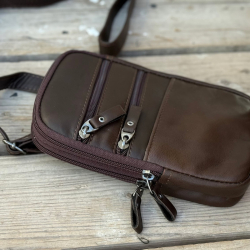 City skuldertaske - Perfekt str til mobil, pas mm - sort el.cognac skind - Freja skind