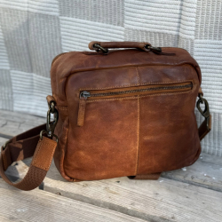 Emery crossbody taske i cognac bøffel - Montana - Freja skind
