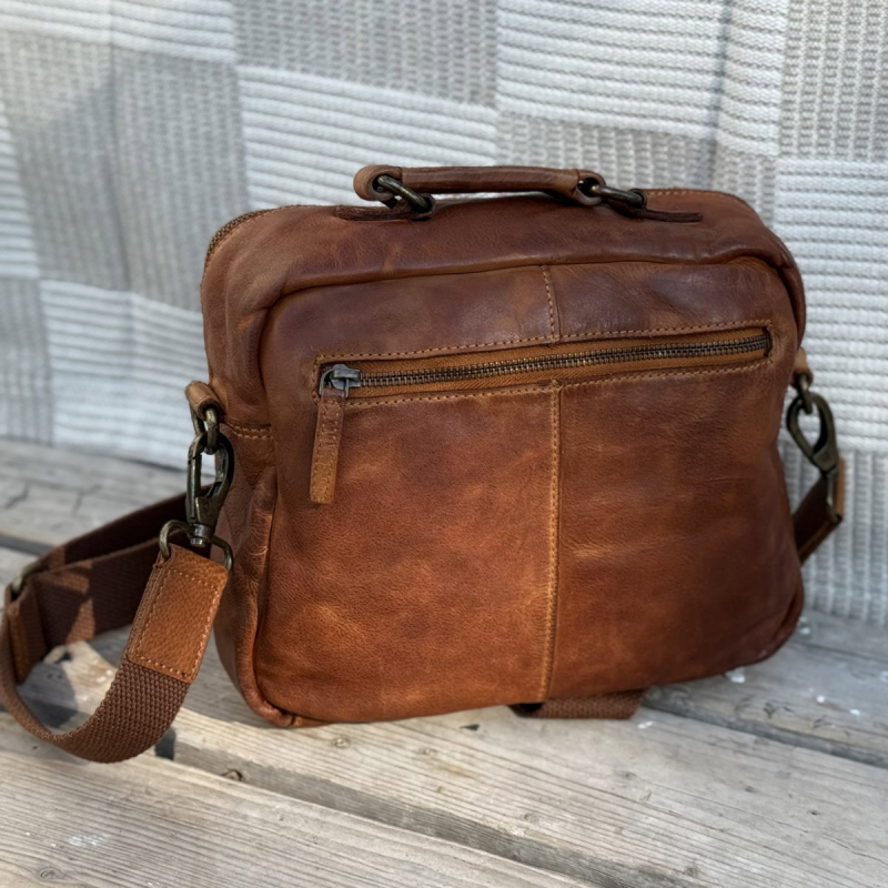 Emery crossbody taske i cognac bøffel - Montana - Freja skind