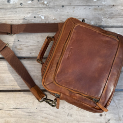 Emery crossbody taske i cognac bøffel - Montana - Freja skind