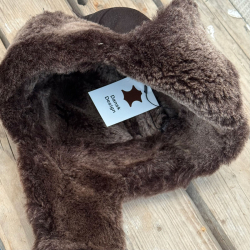 Brun Ushanka pelshue - Brun med brun pels - Vinterhue - Freja skind