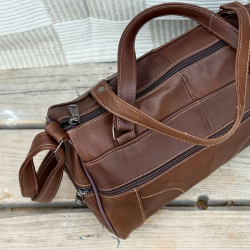 Anja skuldertaske i mørk cognac lammeskind - Freja skind