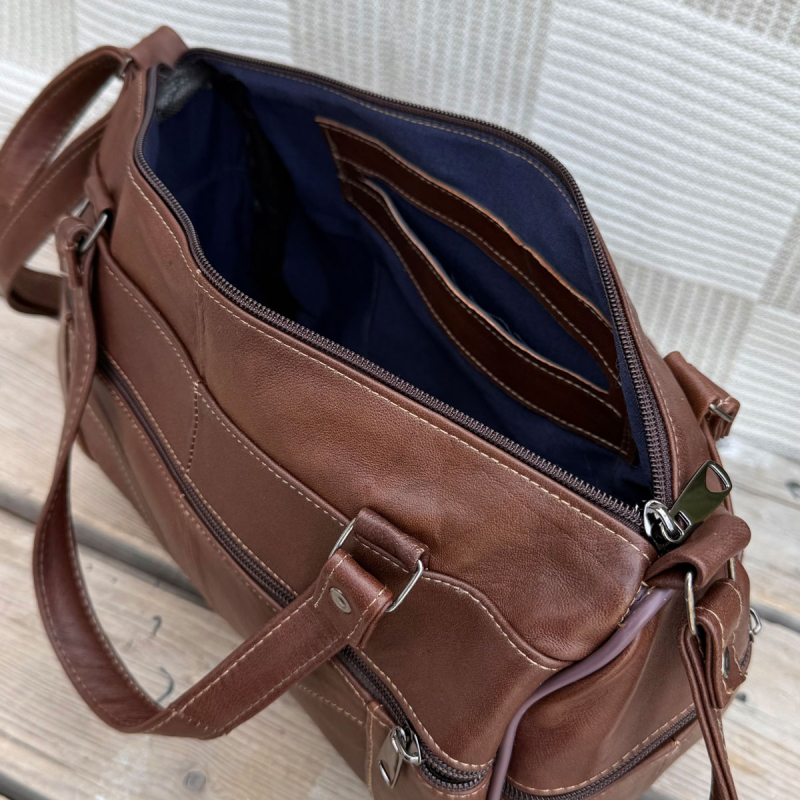 Anja skuldertaske i mørk cognac lammeskind - Freja skind