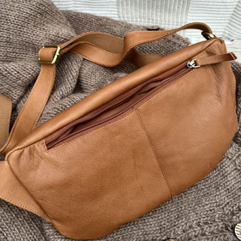 Billie bumbag i blød cognac skind - Treats - Freja skind