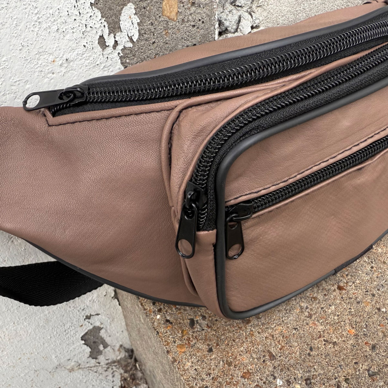Mörk beige bältesväska i lammskinn - Bältesväska för resan, festival mm