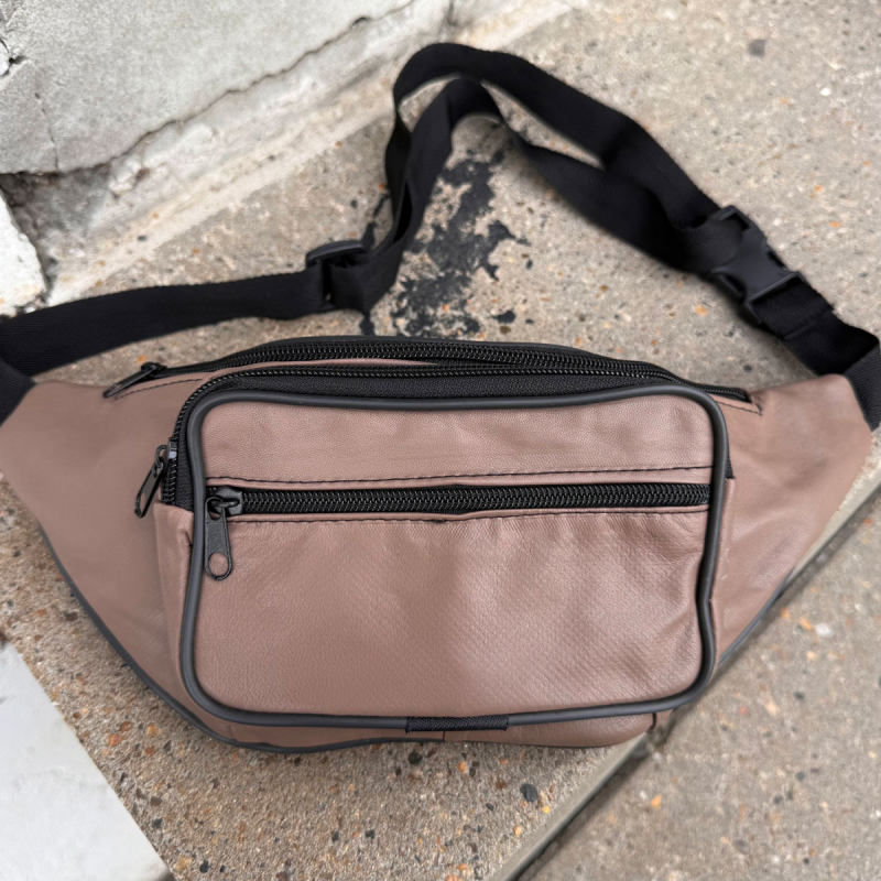 Mörk beige bältesväska i lammskinn - Bältesväska för resan, festival mm