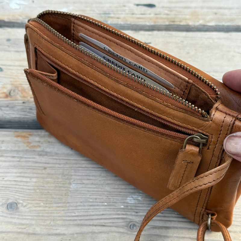 Esino mobilhängare för stor mobil - Svart el. cognac skinn - Montana