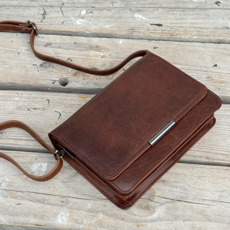 Amara skuldertaske i brun skind - Leather design - Freja skind
