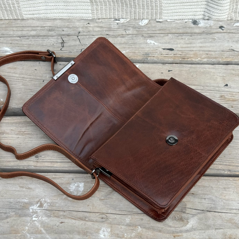 Amara skuldertaske i brun skind - Leather design - Freja skind