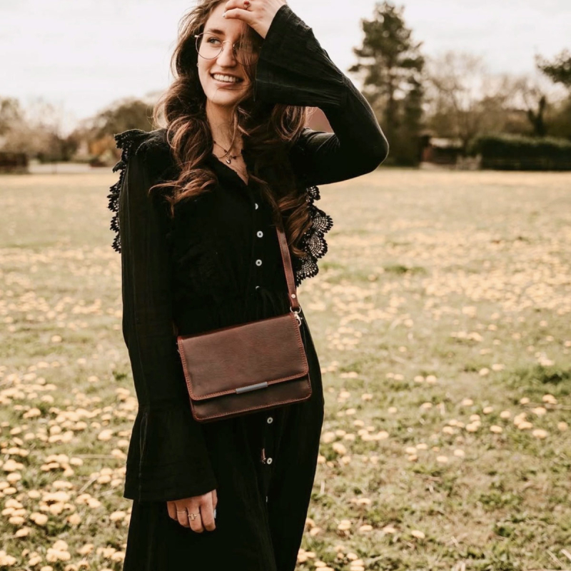 Amara skuldertaske i brun skind - Leather design - Freja skind