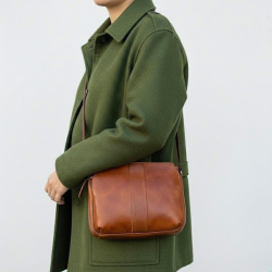 Inez skuldertaske - cognac bøffellæder - Leather design - Freja skind