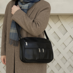 sort alma skuldertaske i lammeskind - Freja skind