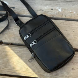 Sort city skuldertaske - Fin til mobil, pas mm - lammeskind - Freja skind