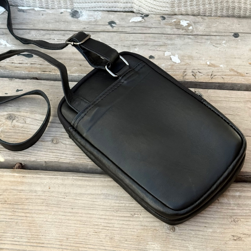 Sort city skuldertaske - Fin til mobil, pas mm - lammeskind - Freja skind