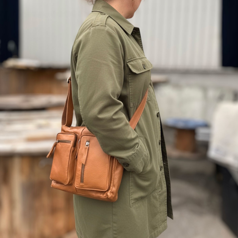 Berta crossbody taske i cognac skind - Treats - Freja skind