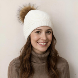 Strikhue med pelskvast - off white stik af lækre materialer - Orchid