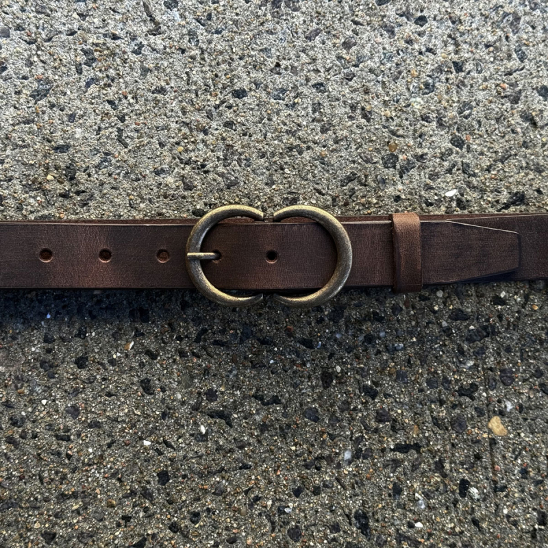 Cleo damebælte i brun kernelæder  - Freja skind