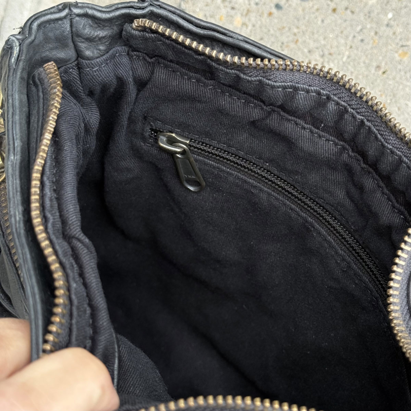 sort Alpha crossbody - Freja skind