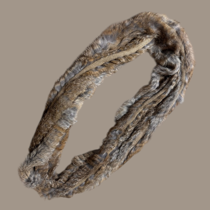 Tørklæde /  rør af strikket kanin