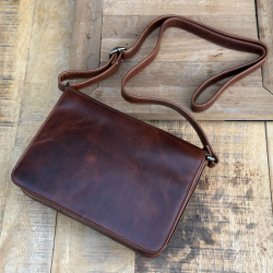 Elsa skuldertaske med klap - brun skind - Leather design