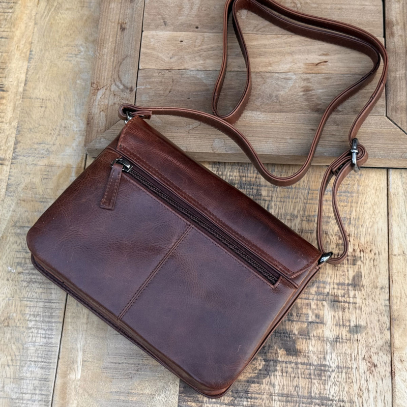 Elsa skuldertaske med klap - brun skind - Leather design