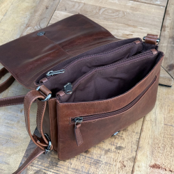 Elsa skuldertaske med klap - brun skind - Leather design